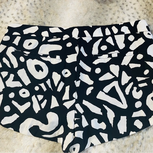 Alice & UO Chic Abstract High Waist Women's Shorts - Picture 6 of 10